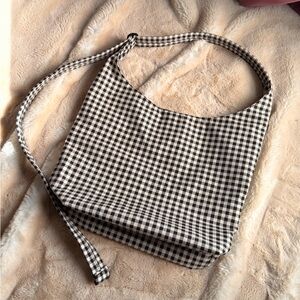 BAGGU Large Sling Bag in Black & White Gingham